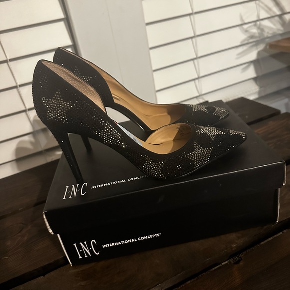 I.N.C KENJAY black with silver star heels size 8 - Picture 3 of 5